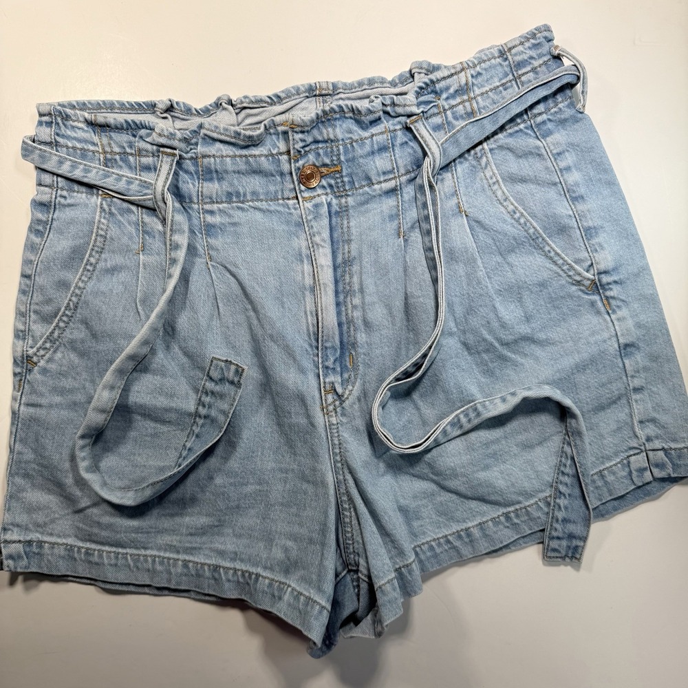 American Eagle Jean Shorts Women's 10 Paperbag Light Wash Button Fly Mom Hi Rise